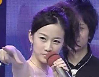 劉美含整容成“電眼”劉美含整容前后照 2