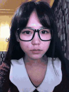 劉燁搶沙發(fā)火遍網絡 劉燁搶沙發(fā)小蘿莉無奈吃大便 8