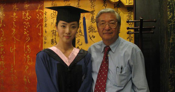 李思思家庭背景顯赫 李思思主持春晚因為背后有人 8