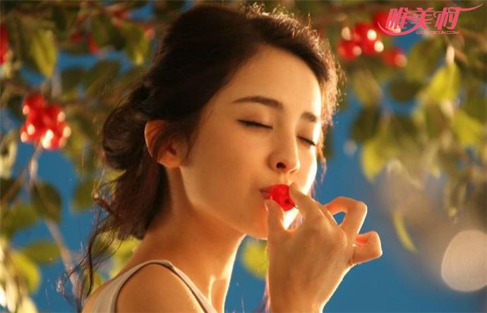 古力娜扎下部好鼓 疑不穿胸罩拍戲胸前兩點凸起畫面勁爆 2