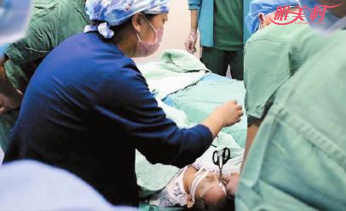 2歲女童眉骨戳進(jìn)剪刀 兇險經(jīng)過曝光女童疼痛到已麻木 1