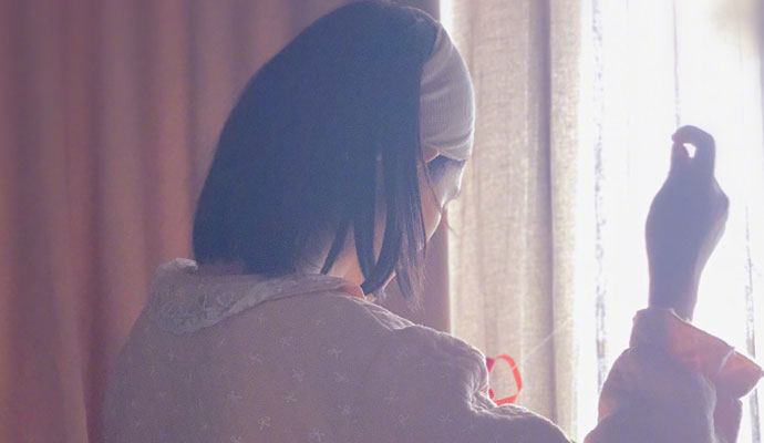謝娜曬做針線活背影照 失蹤人口趙麗穎被疑是拍照人 3