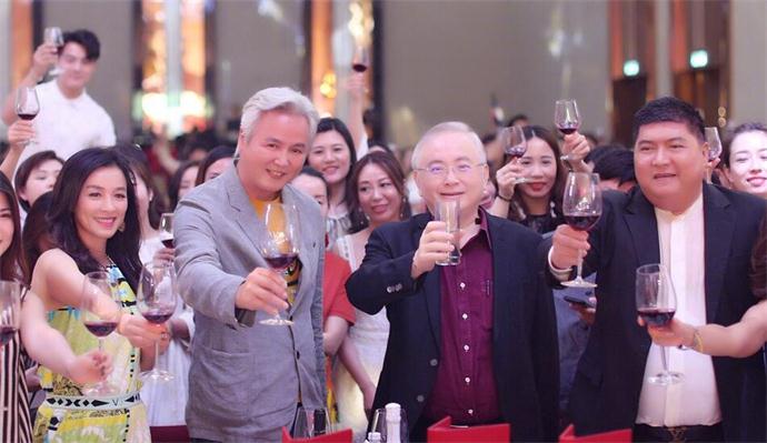 張庭老公頭發(fā)怎么白了 原因揭秘沒想到真實(shí)答案竟系這樣的 2
