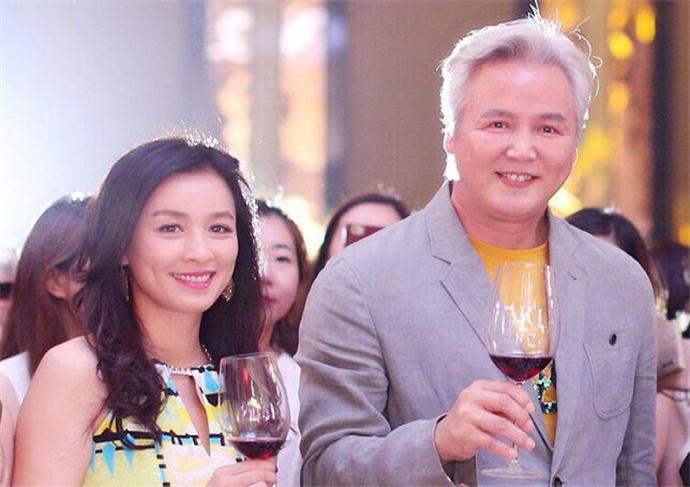 張庭老公頭發(fā)怎么白了 原因揭秘沒想到真實(shí)答案竟系這樣的 1