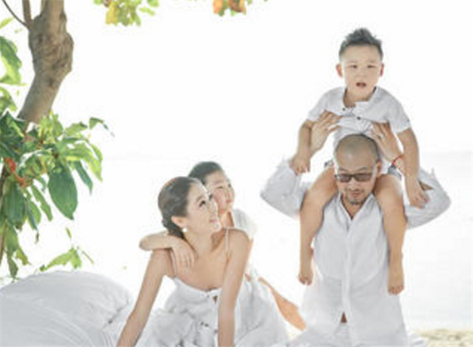 管虎和馬伊琍結(jié)婚照片 梁靜為什么搶管虎其中緣由看傻眼 2