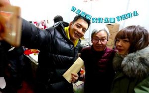 黃曉明逛街遭尬問 還原教主兩度遭尬問詳細經過讓人捧腹大笑