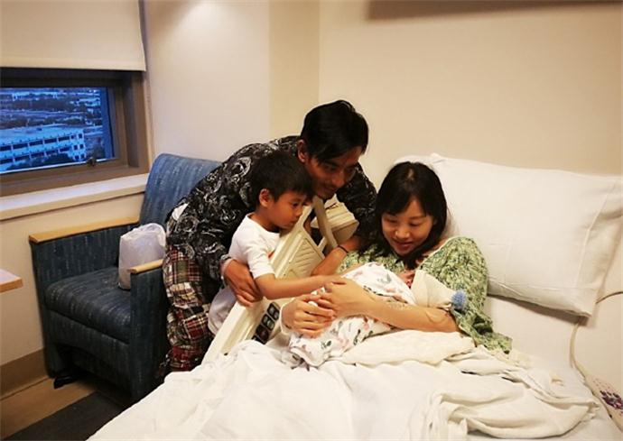 章齡之曝二胎兒子 濃眉大眼破可愛辣媽產后復原宛如少女 3