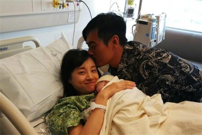 章齡之曝二胎兒子 濃眉大眼破可愛辣媽產后復原宛如少女 4
