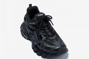  Balenciaga 鞋款  Track 2運(yùn)動(dòng)鞋帶來了全新的面貌
