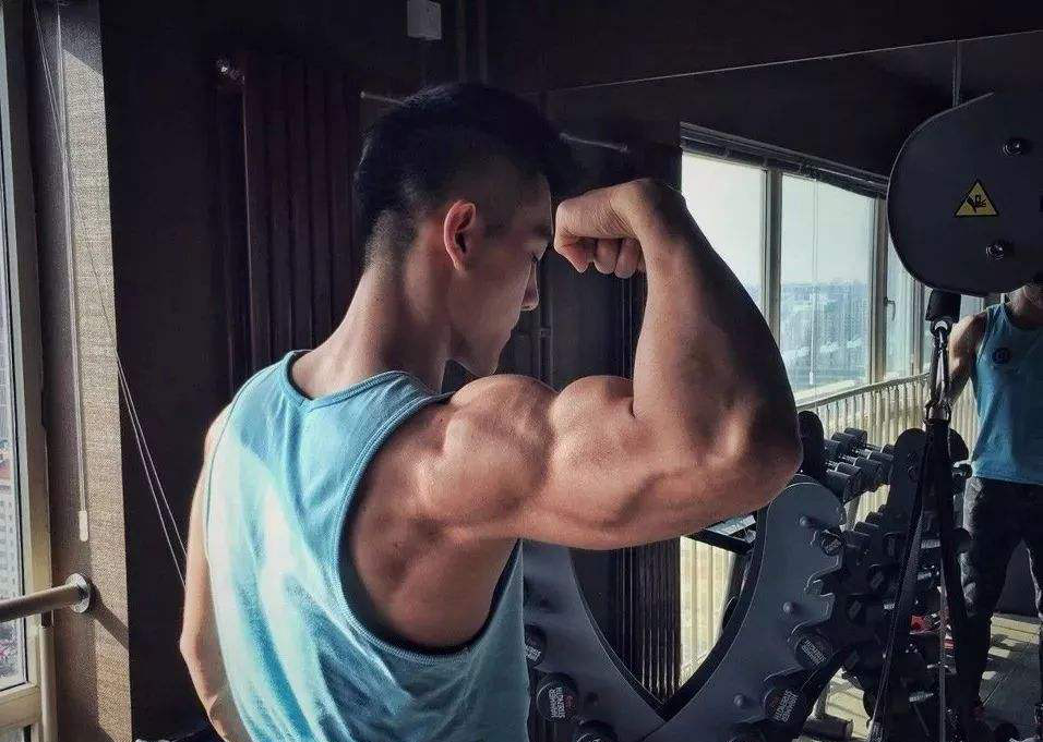 一般什么時(shí)候健身效果最好 男人健身這些要注意 2