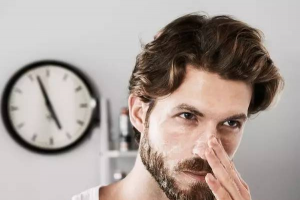 男人護(hù)膚去角質(zhì)步驟 獲得神清氣爽的肌膚
