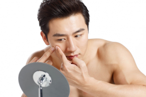 男生長痘痘的解決方法 男生長痘痘注意事項(xiàng)
