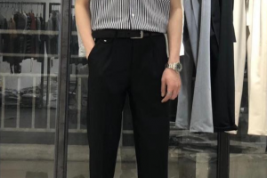 夏季男生T恤搭配傳出時尚感