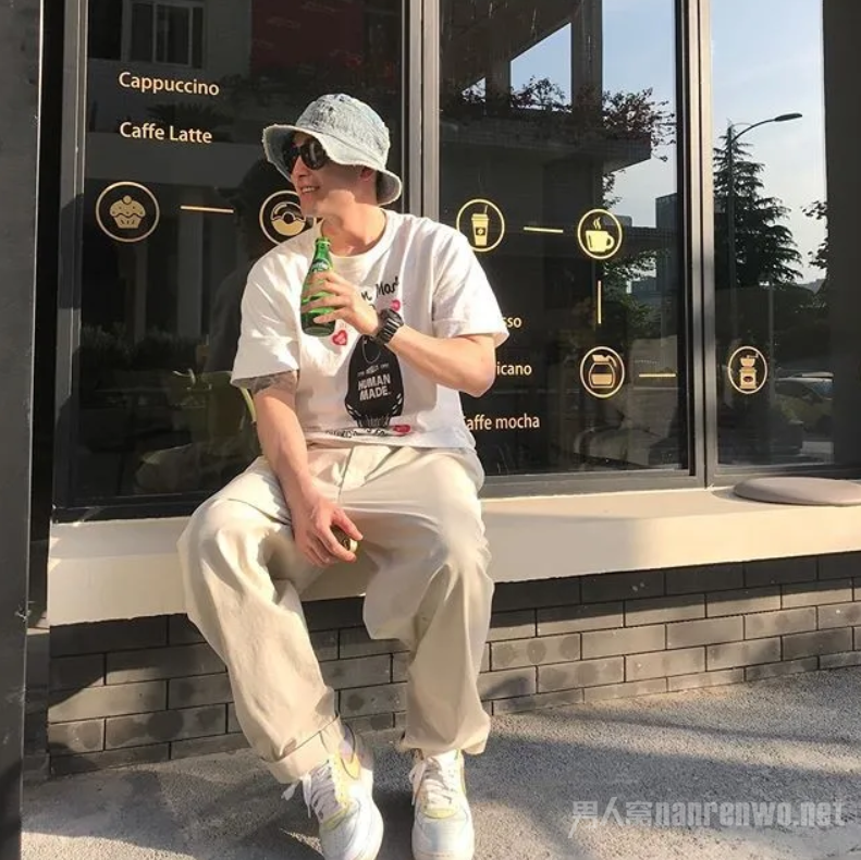 夏季男生T恤搭配技巧 畫(huà)龍點(diǎn)睛的效果 2
