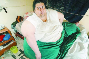 世界上最胖的男人多少斤 婚禮都是在床上舉辦的
