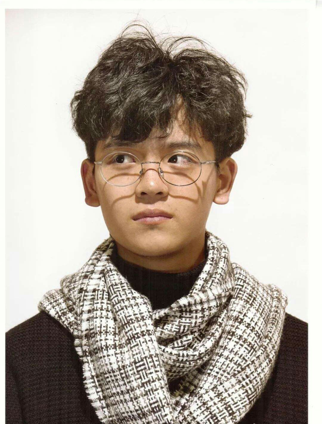 戴眼鏡的男生穿搭 教你穿出文雅感覺 3
