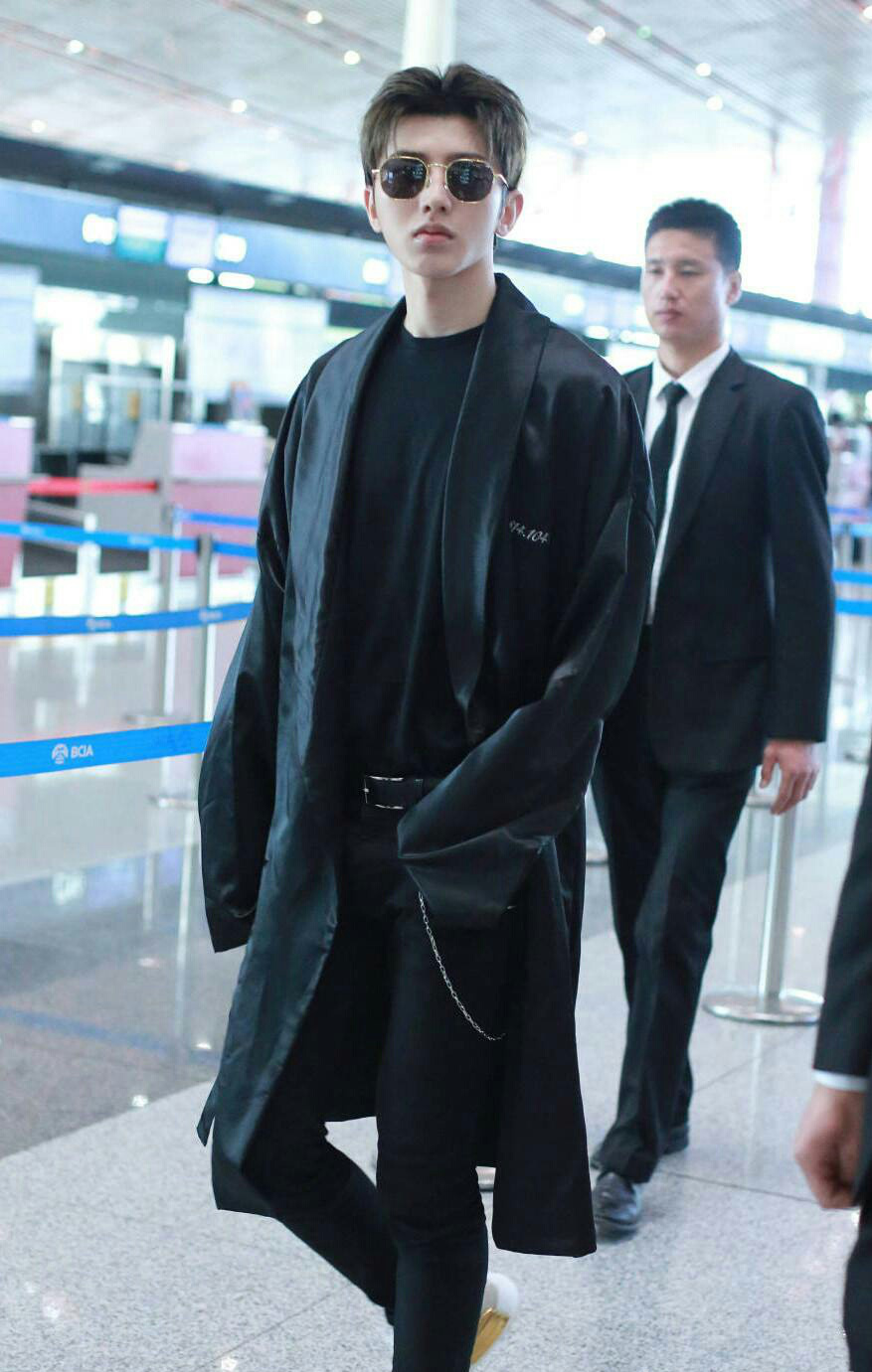 蔡徐坤最喜歡的衣服 蔡徐坤的服裝搭配街拍 4