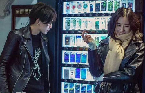 女生掩飾喜歡你的細微動作 刻意掩飾反而很明顯 1
