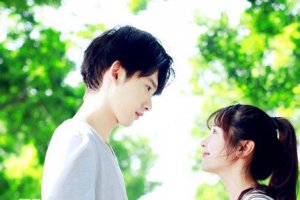男人對你著迷了的眼神 直勾勾盯著你看