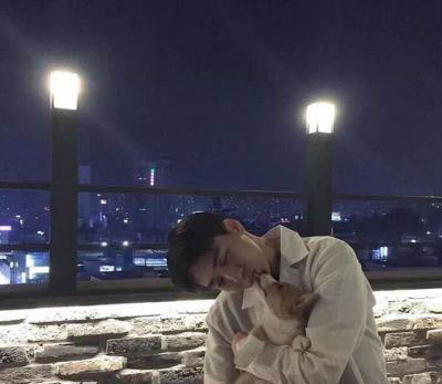 男生會憋著不聯(lián)系喜歡的女生嗎 暗戀女生不敢去打擾 2