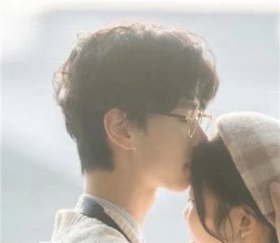 兩人有曖昧的表現(xiàn) 男女曖昧的表現(xiàn) 2