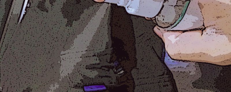 深色衣服被84褪色怎么補救 1