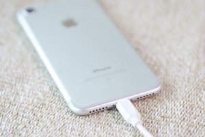 手機(jī)進(jìn)水了放進(jìn)大米里的辦法