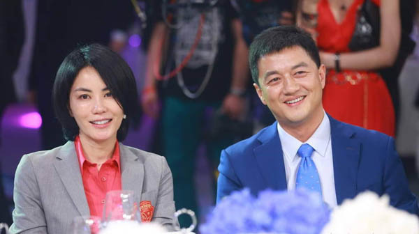 王菲比李亞鵬大幾歲啊 兩個(gè)人是姐弟戀 1