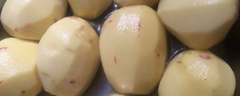 土豆削皮后有點(diǎn)綠色還能吃嗎 土豆削皮后淡綠色能吃嗎 1