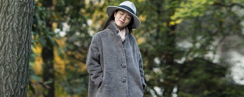 灰色大衣配什么褲子和鞋子 2