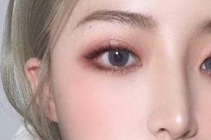 綠色美瞳好看嗎 綠色美瞳配什么眼影