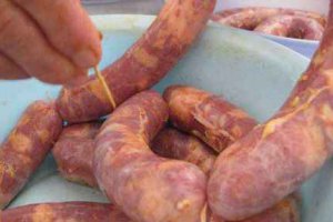 做臘腸用不用打孔?灌香腸什么時候扎孔