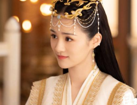 且試天下華純?nèi)患藿o了誰(shuí) 華純?nèi)幌矚g誰(shuí) 1