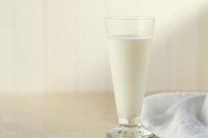 一覺醒來眼睛腫了怎么辦才能消腫