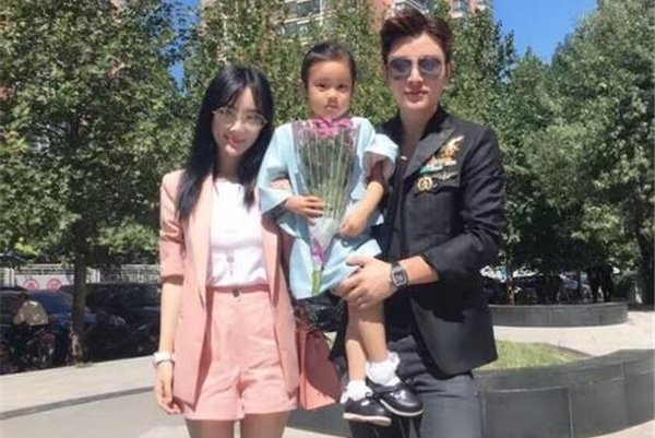 李小璐和賈乃亮真的復(fù)婚了嗎?姐弟戀最終走向陌路 3